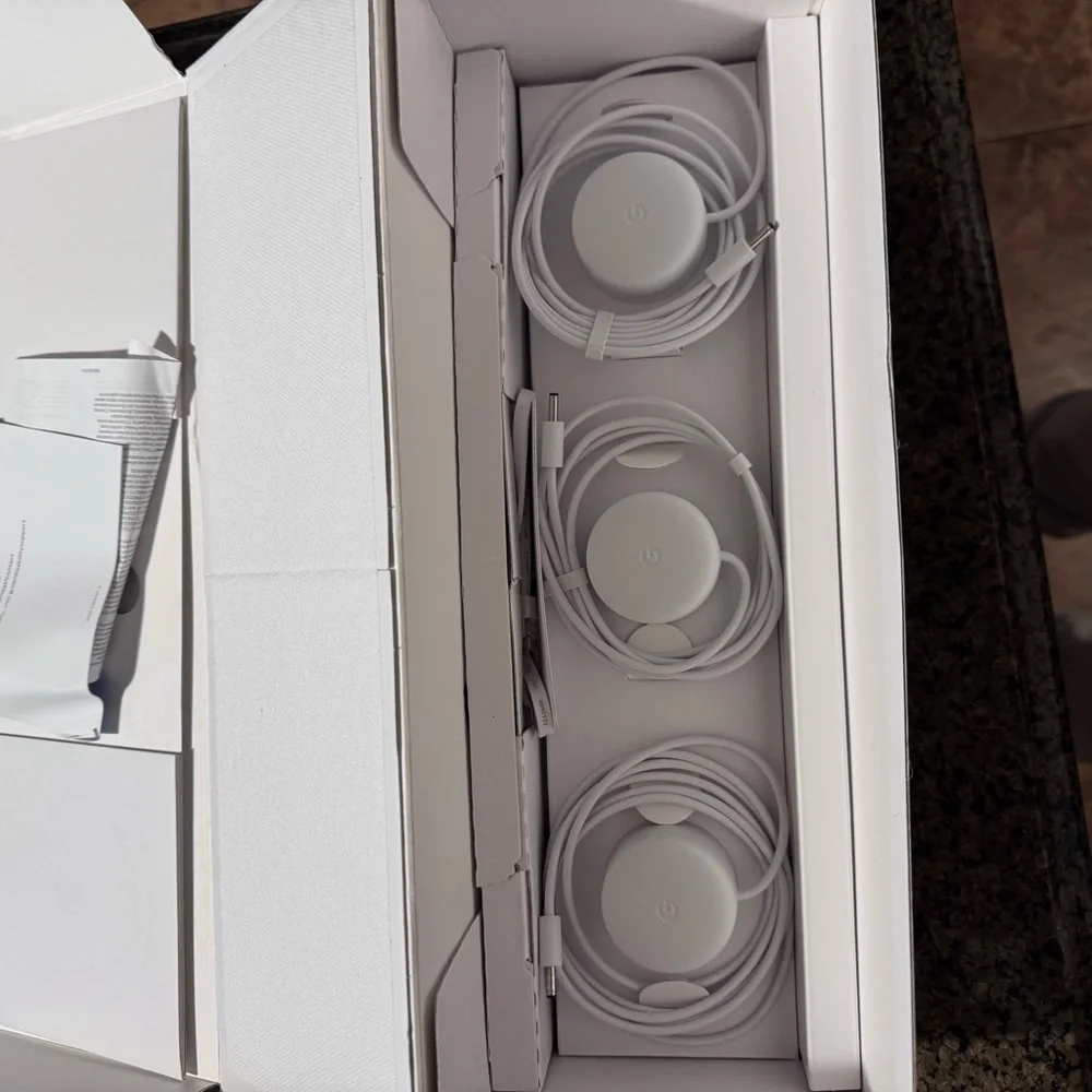 Google Wi-Fi Mesh Network System Router AC1200 Point 3-pack - Picture 6 of 9